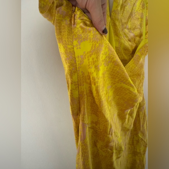 NWT L'AGENCE Estee Twist Neck Dress in Lemon Tonic Python Snake 100% Silk Gown - Picture 4 of 15